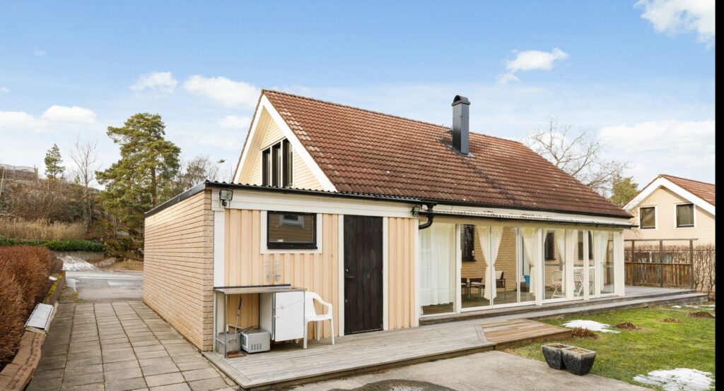 Högtryckstvätt av betongtak på sommarhus i Sollentuna Edsviken, Stockholm